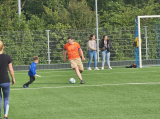 Laatste training S.K.N.W.K. JO10-1 (partijtje tegen de ouders) van woensdag 22 mei 2024 (49/133)